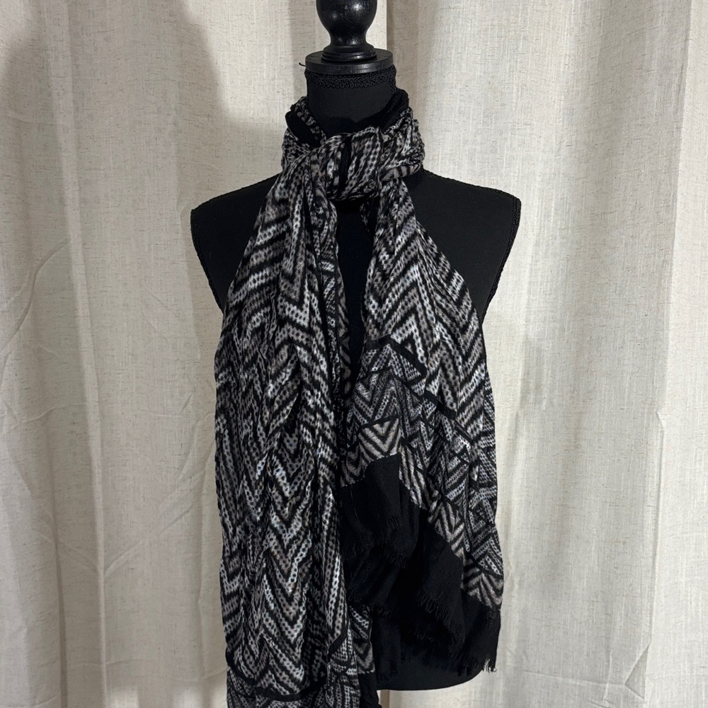 Black Gray and White Geometric Print Scarf